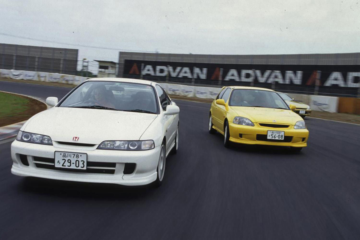 インテグラタイプR（DC2）とシビックタイプR（EK9）