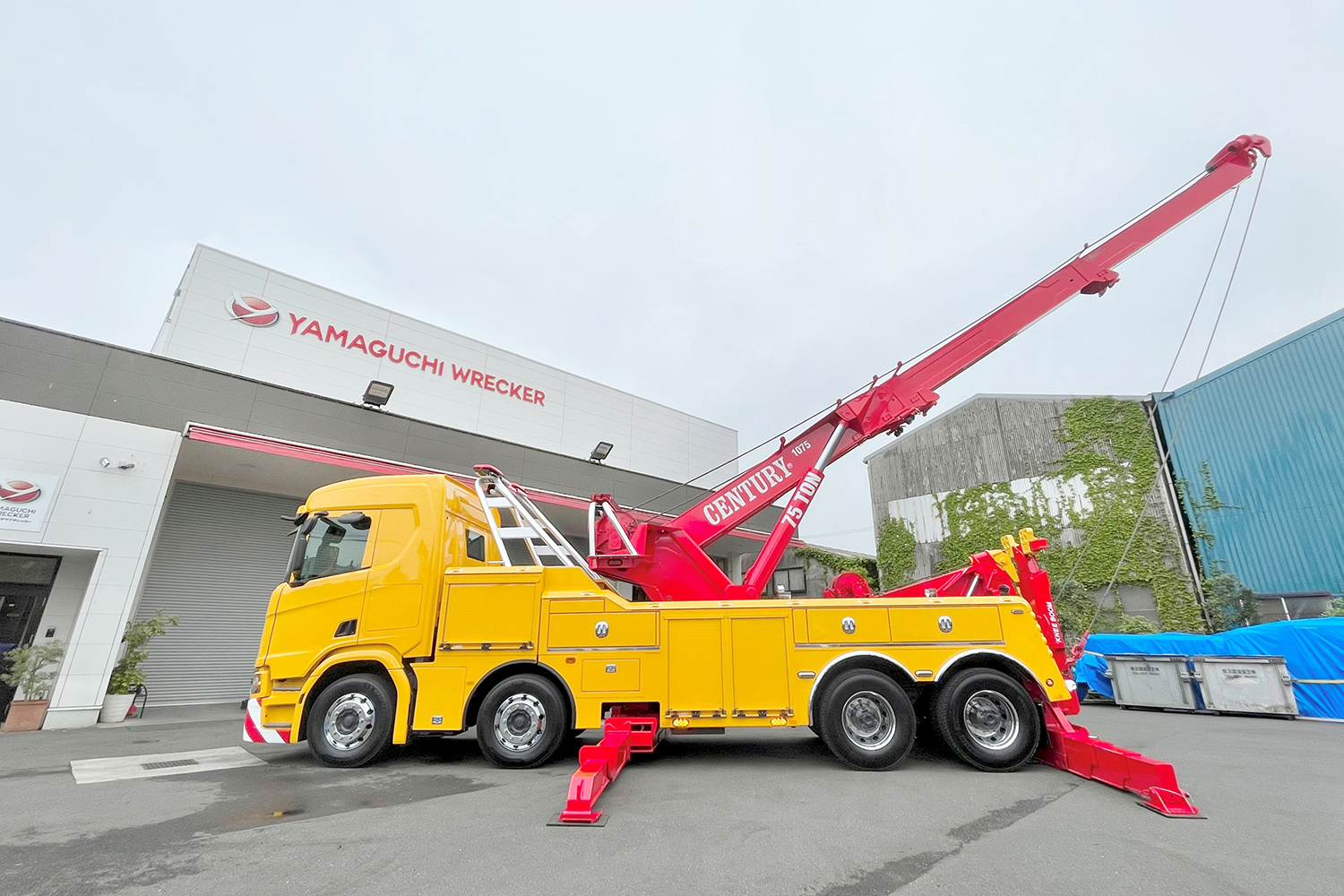 最大75トンまで対応可能な特別な大型レッカー車があった
