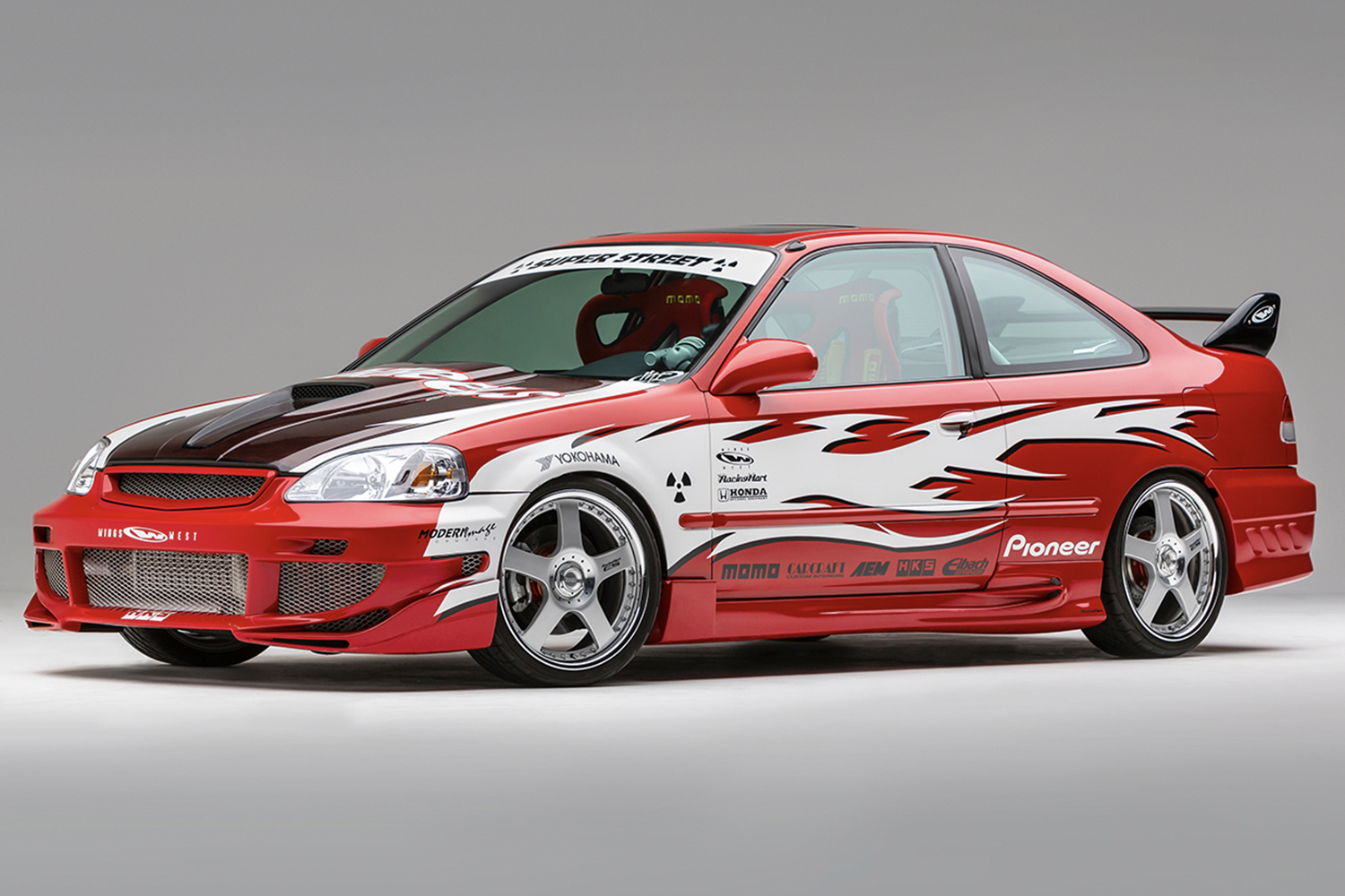 アメリカンテイストでカスタムされたホンダ・シビッククーペ