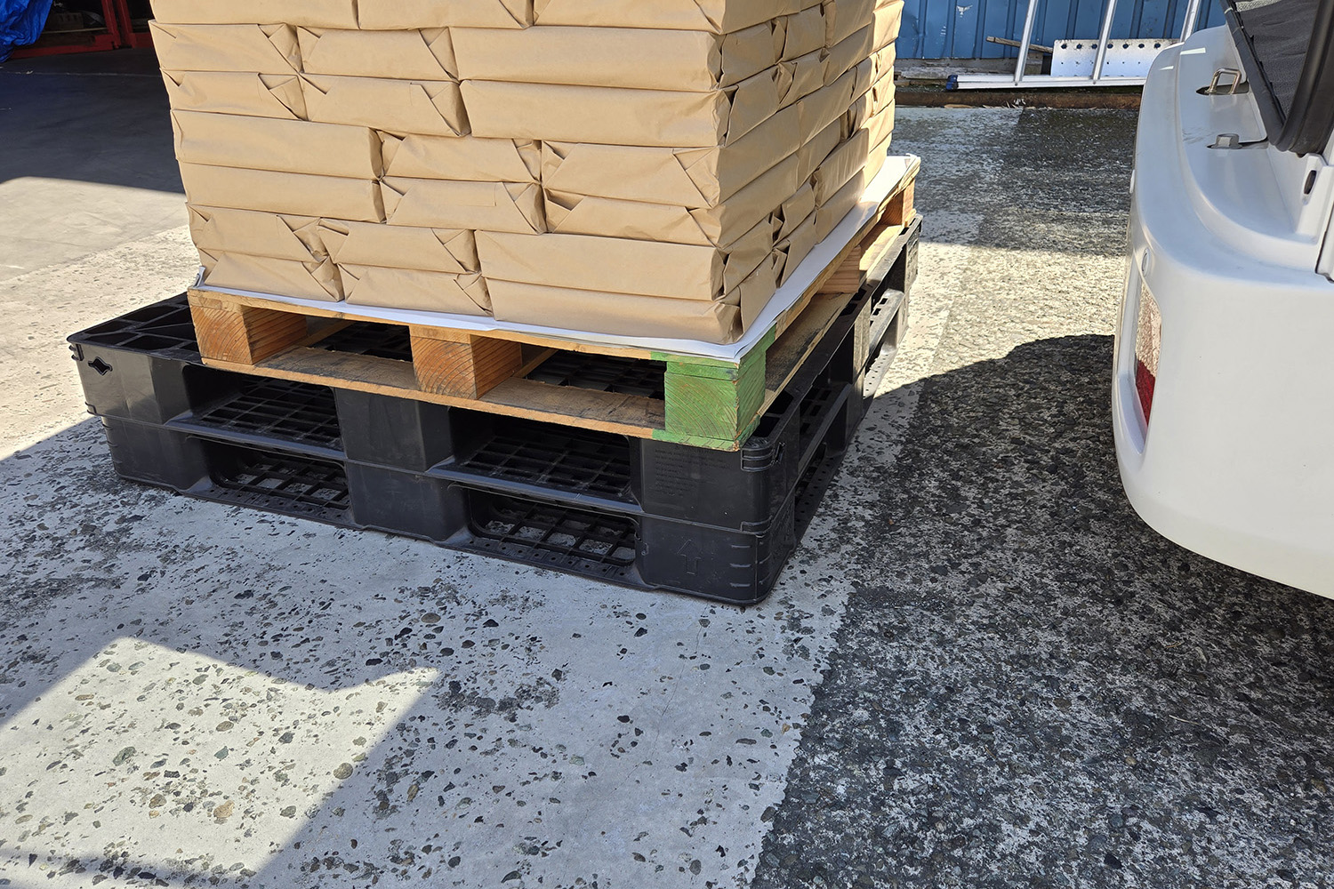 パレットに積まれた荷物