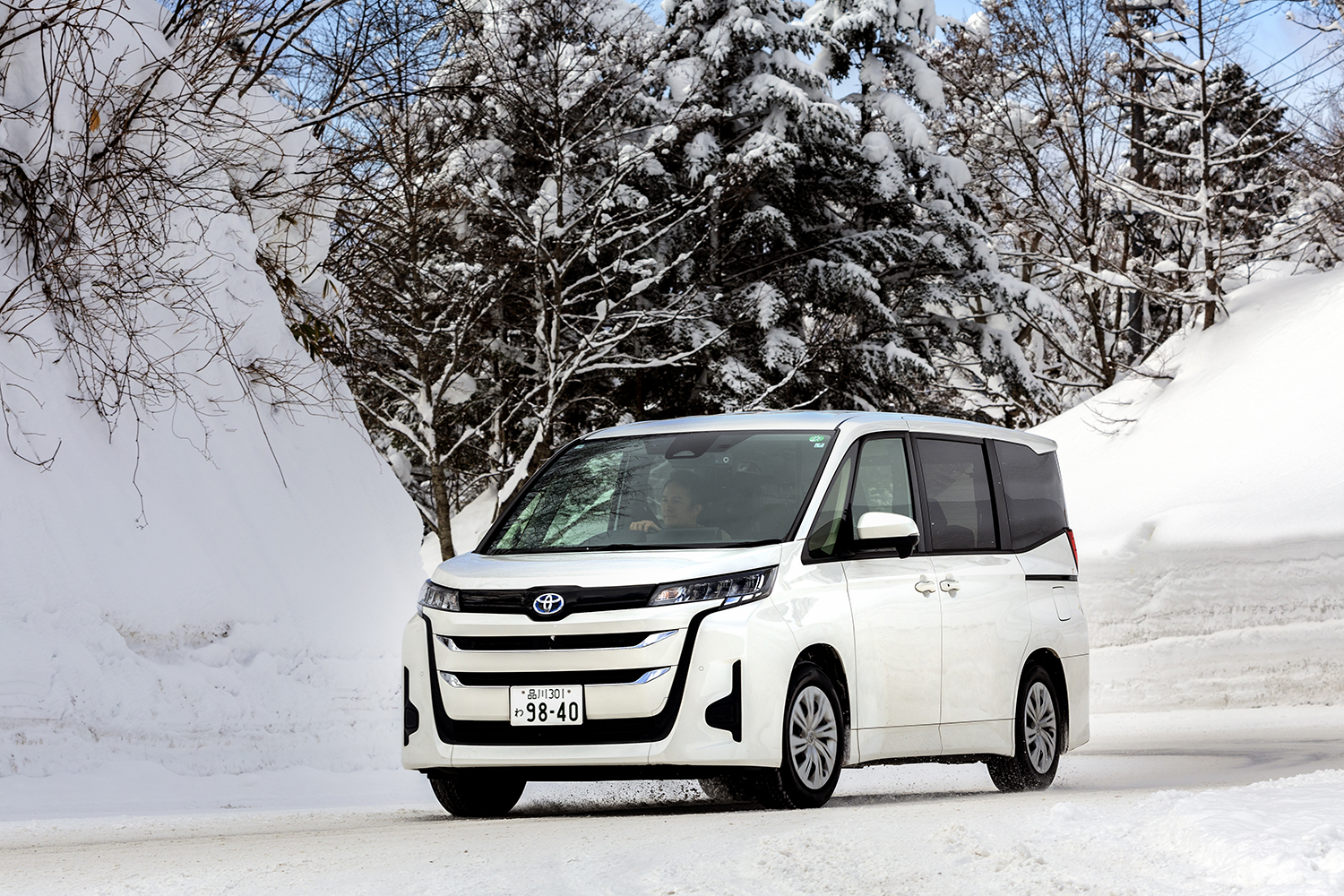 ネクセンN-BLUE 4SEASON2を履いたトヨタ・ノアの雪上走行 〜 画像30