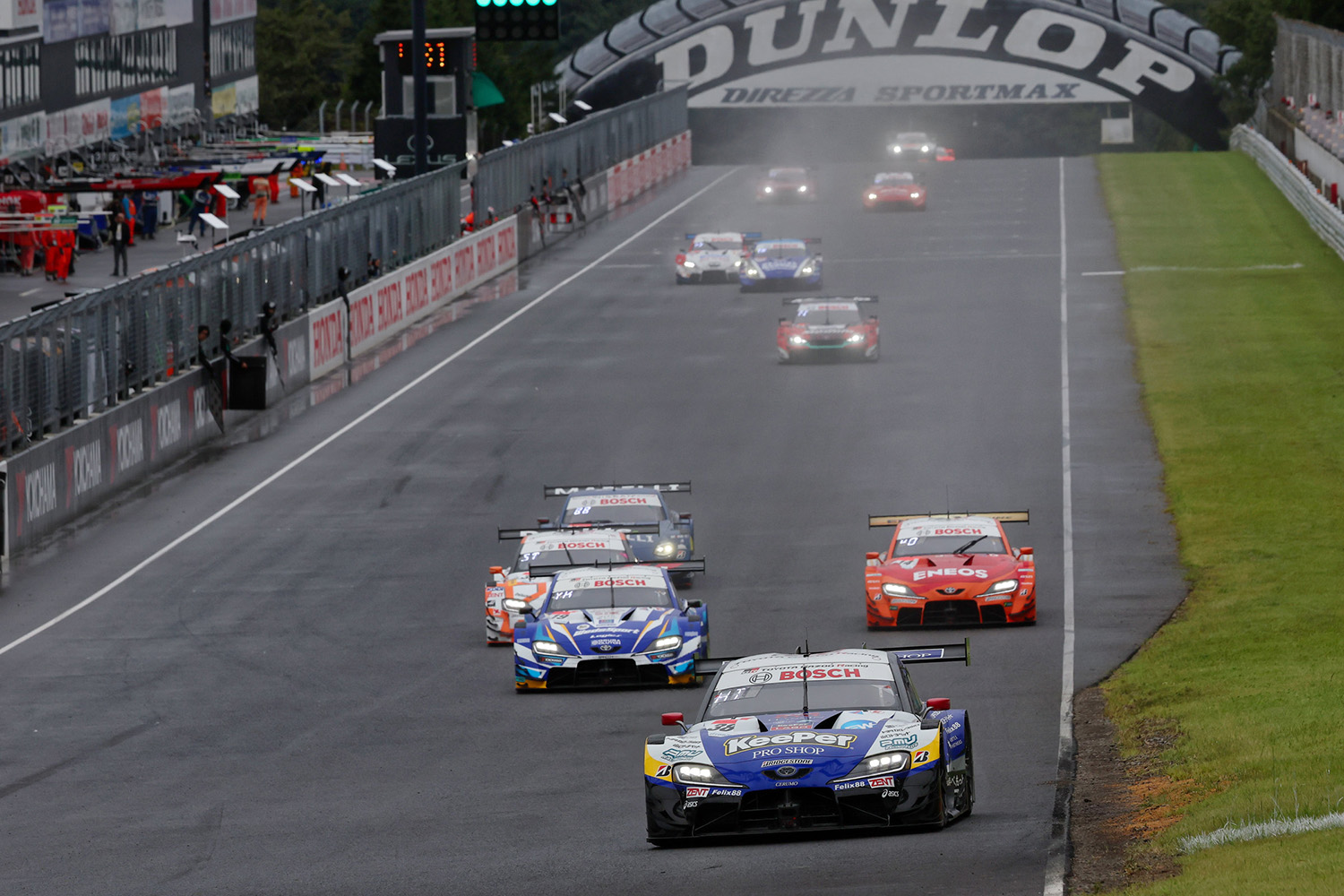 SUPER GT 2024の第6戦SUGOラウンドのワンシーン