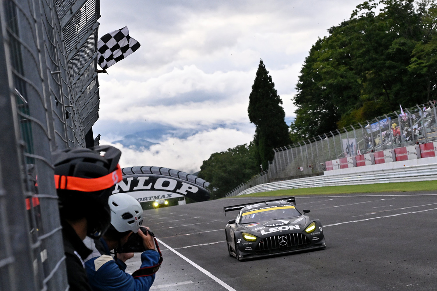 SUPER GT 2024の第6戦SUGOラウンドのワンシーン