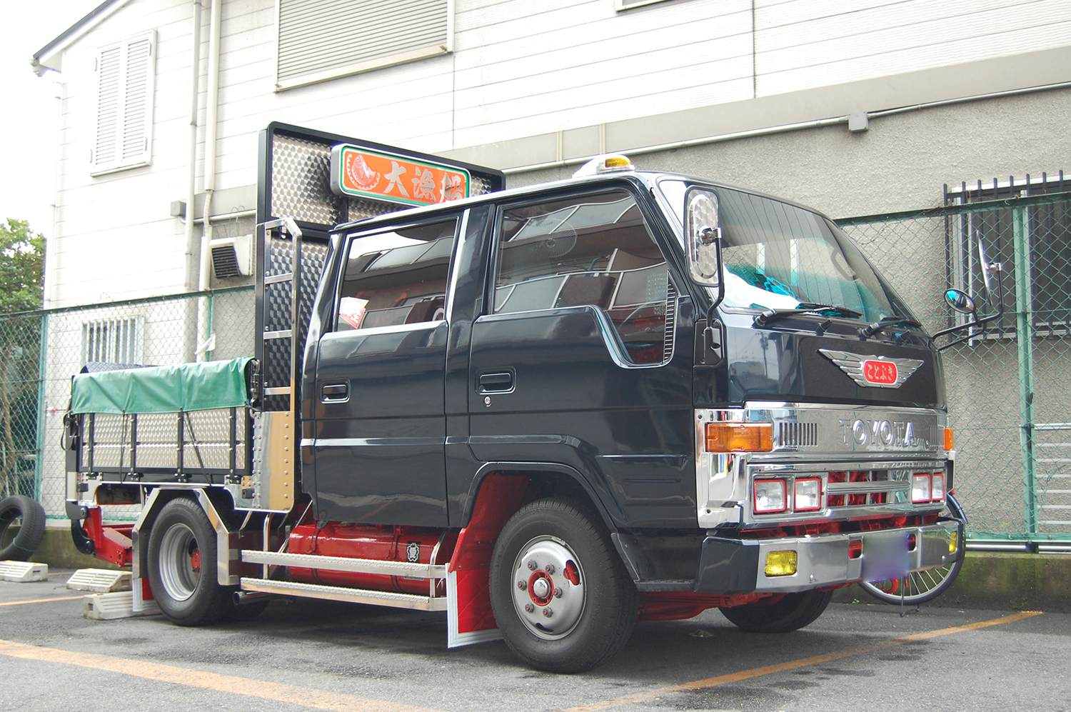 小型Wキャブトラックのフロントスタイリング
