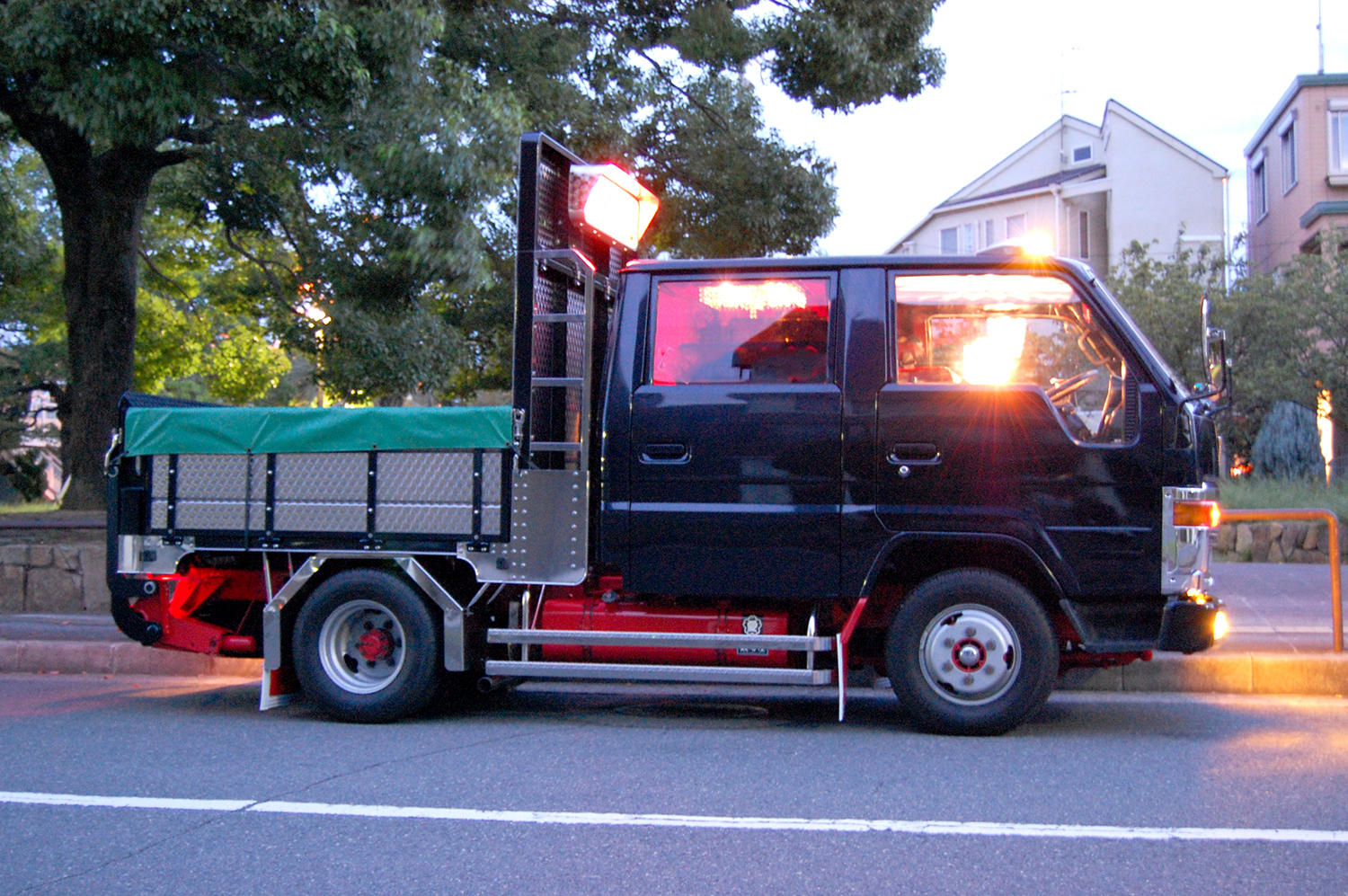 仕事だけでなく普段の街乗りもするなら小型Ｗキャブトラックが最適解だった