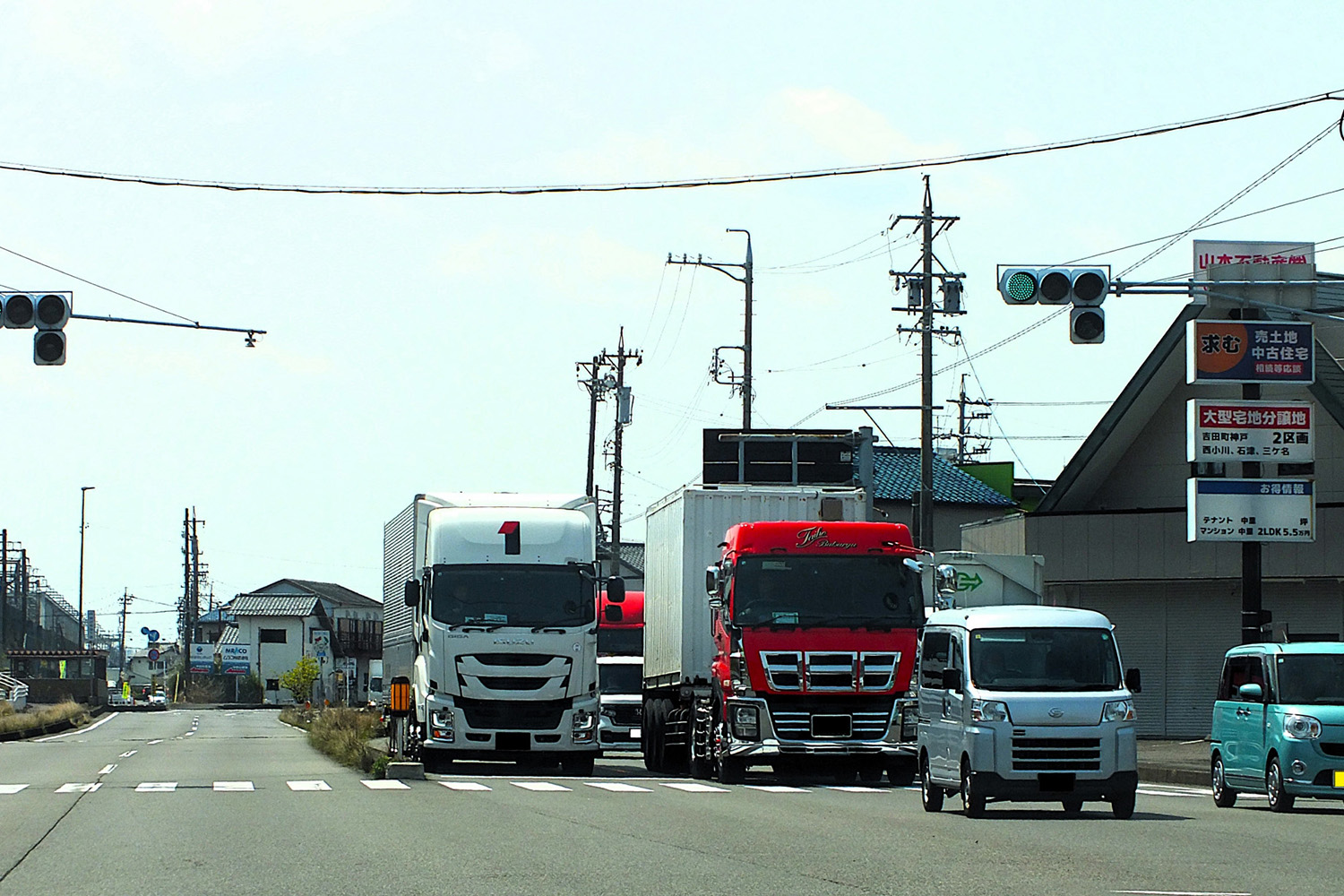 大型トラックによる輸送