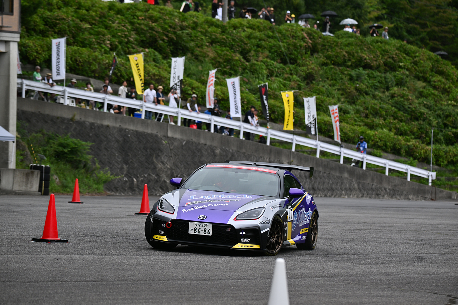 トヨタGR86の走行シーン