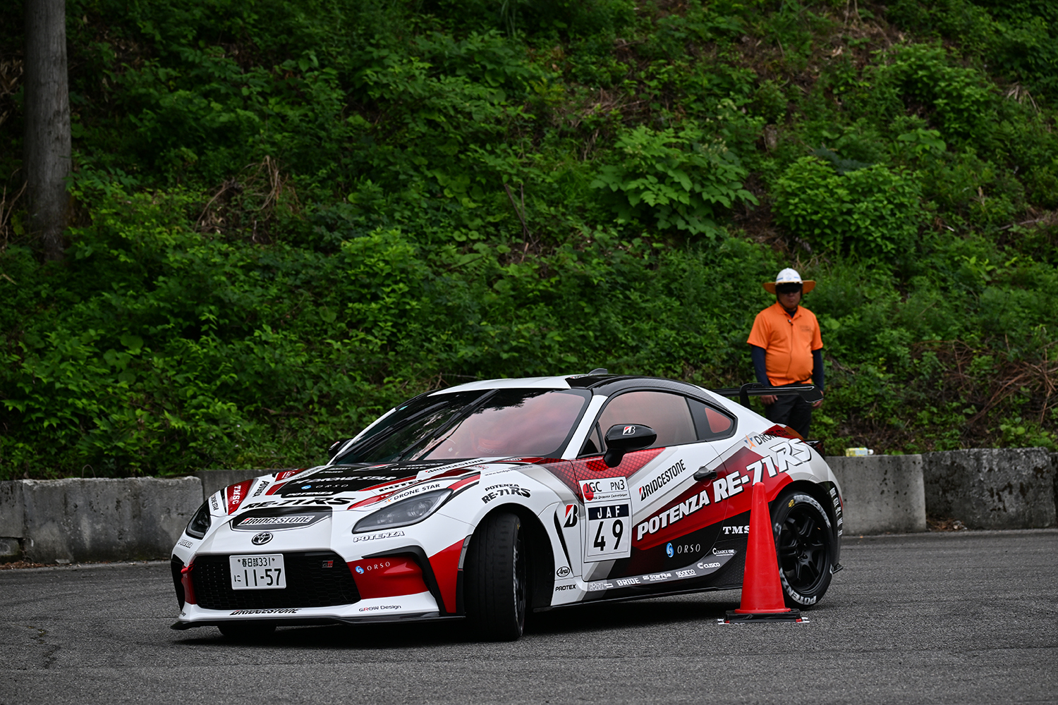 トヨタGR86の走行シーン