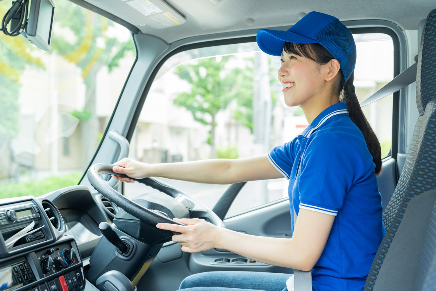 女性のトラックドライバー