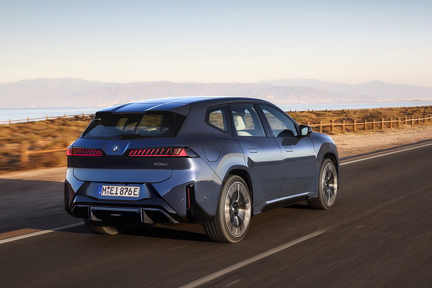 小さくなったキドニーグリルに賛否両論のBMW iXをデザインのプロが斬る 〜 画像13