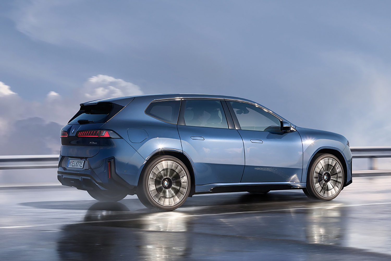 小さくなったキドニーグリルに賛否両論のBMW iXをデザインのプロが斬る 〜 画像21