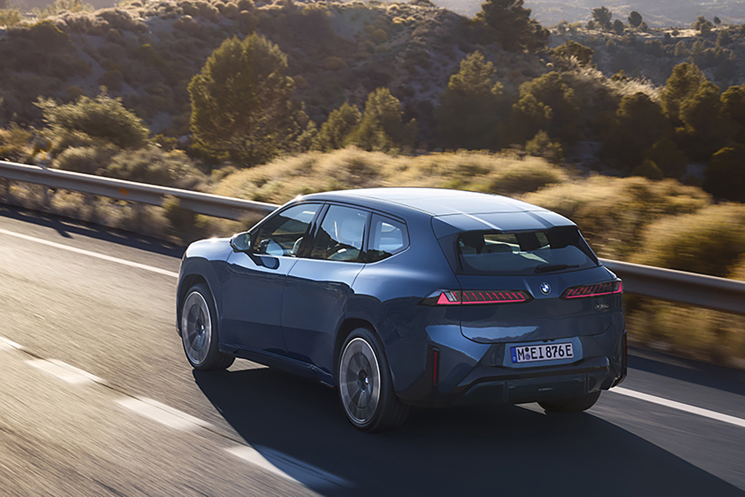 小さくなったキドニーグリルに賛否両論のBMW iXをデザインのプロが斬る 〜 画像28