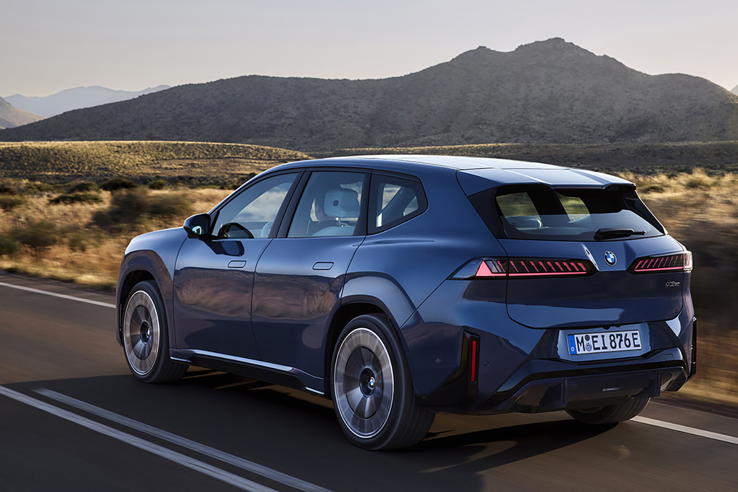 小さくなったキドニーグリルに賛否両論のBMW iXをデザインのプロが斬る 〜 画像29