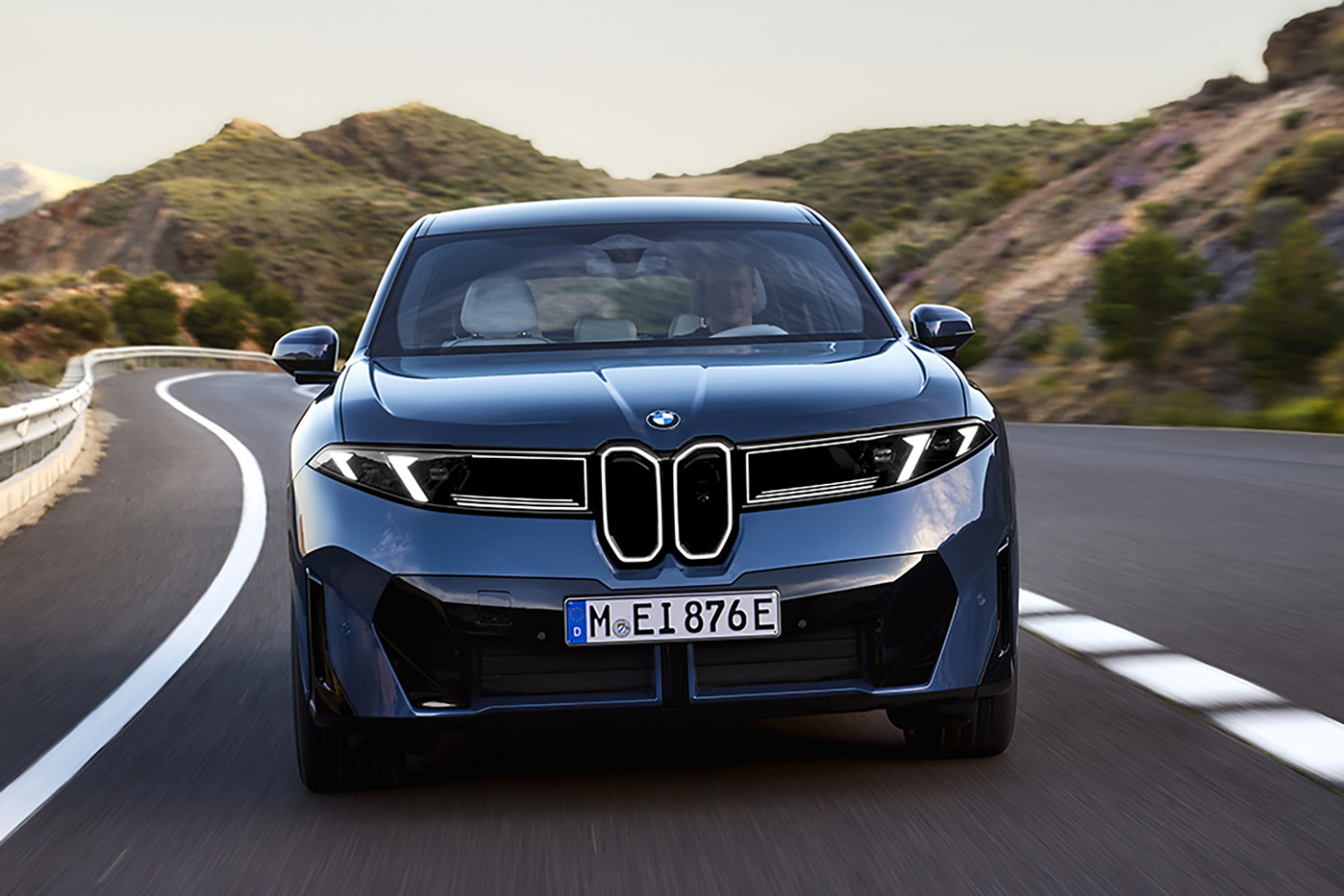 小さくなったキドニーグリルに賛否両論のBMW iXをデザインのプロが斬る 〜 画像30