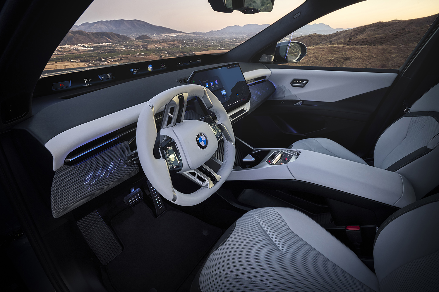 小さくなったキドニーグリルに賛否両論のBMW iXをデザインのプロが斬る 〜 画像44
