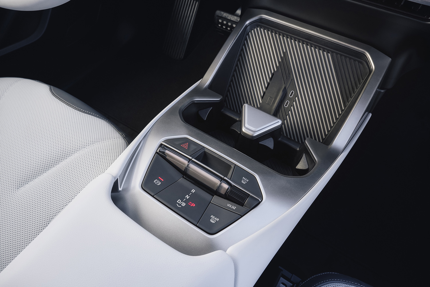 小さくなったキドニーグリルに賛否両論のBMW iXをデザインのプロが斬る 〜 画像45