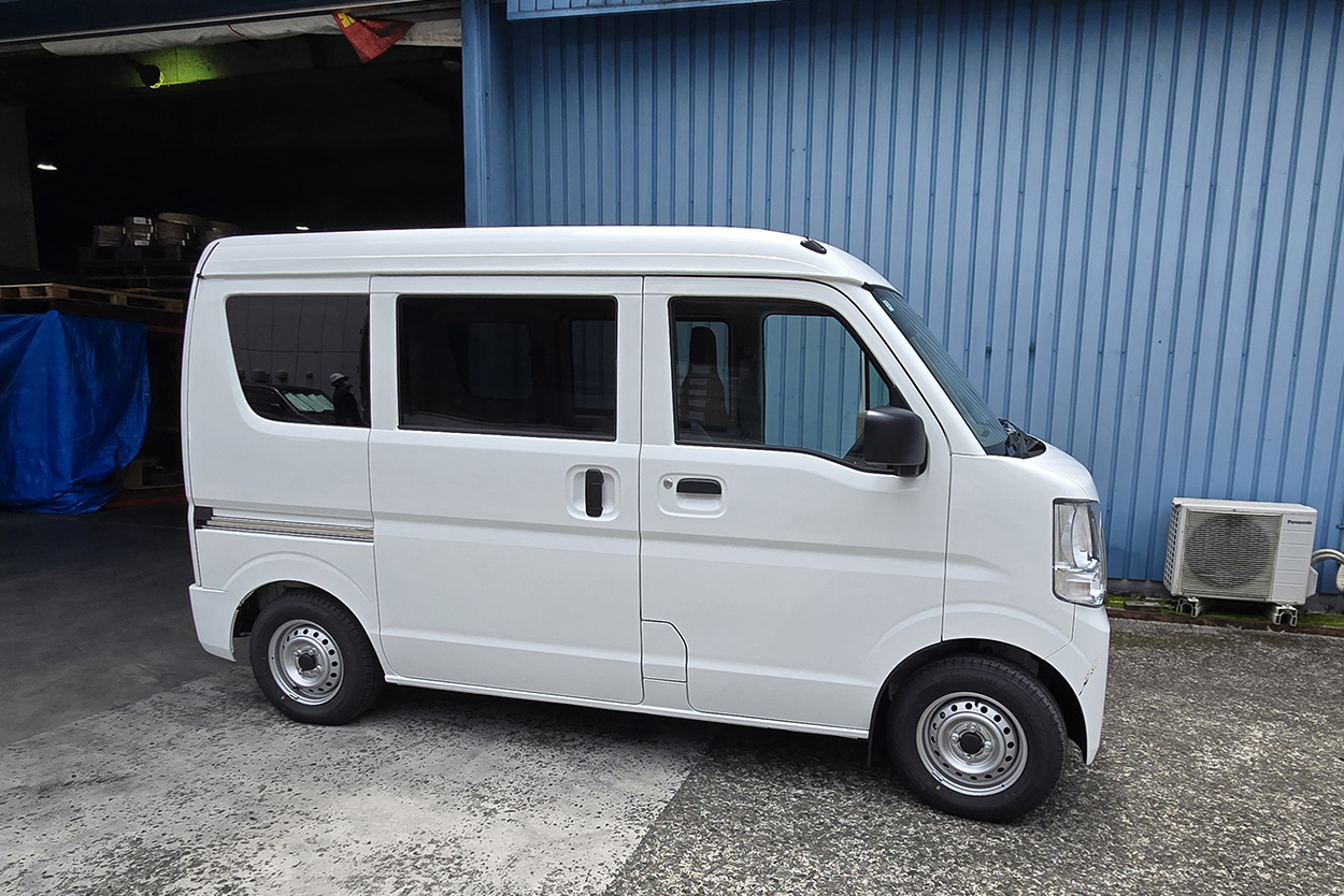 日産クリッパーバンのサイドビュー