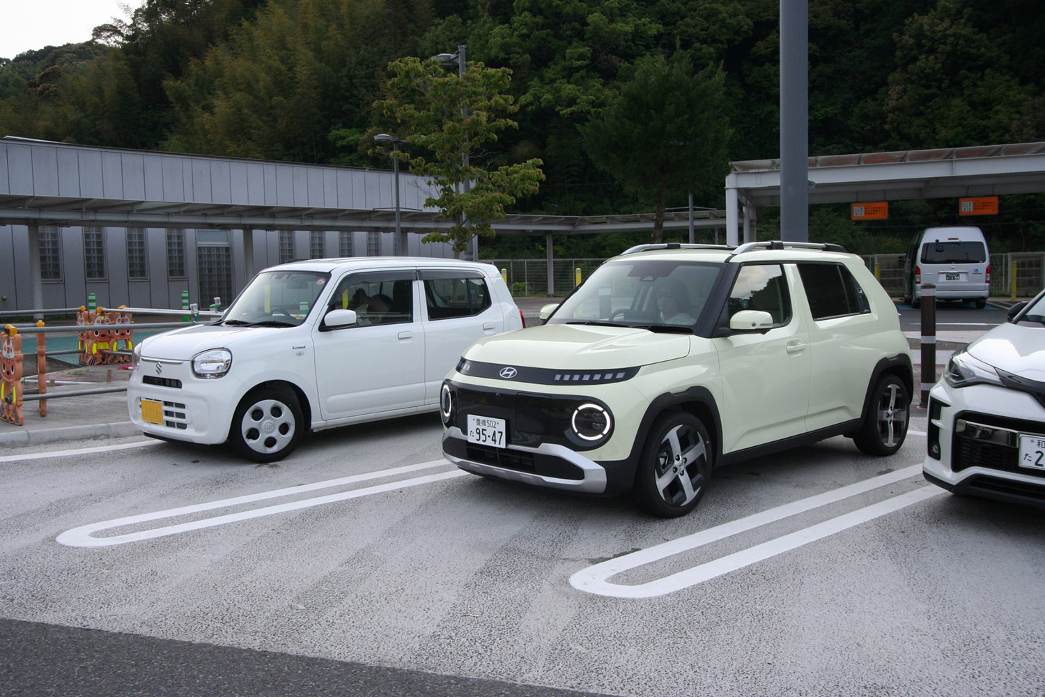 駐車枠に駐車したヒョンデインスター 〜 画像70