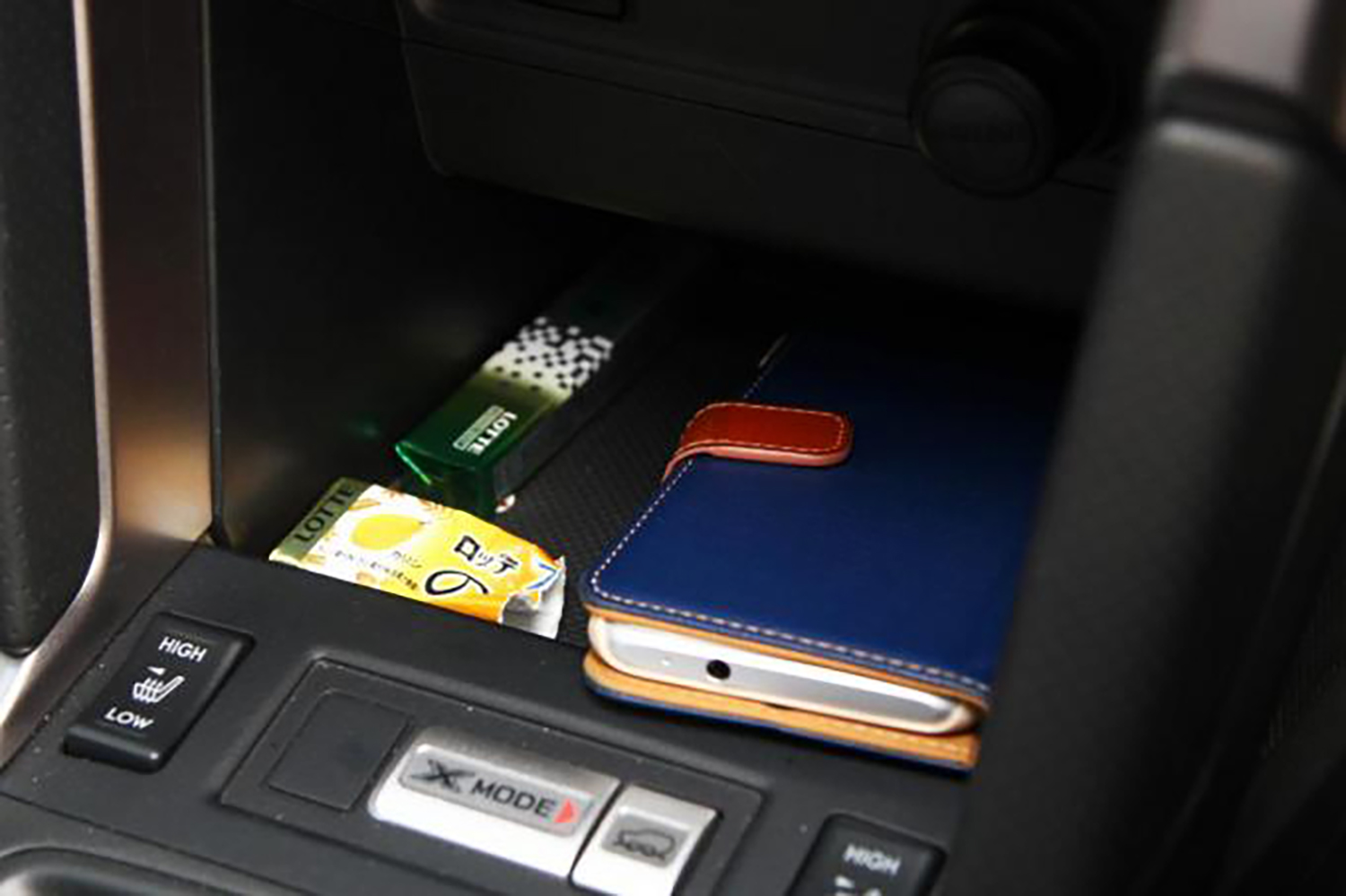 車内に放置されたままの貴重品