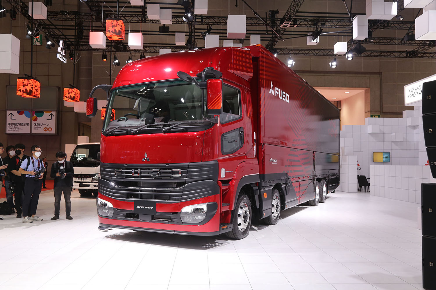 最新モデルの三菱ふそうスーパーグレート 〜 画像11