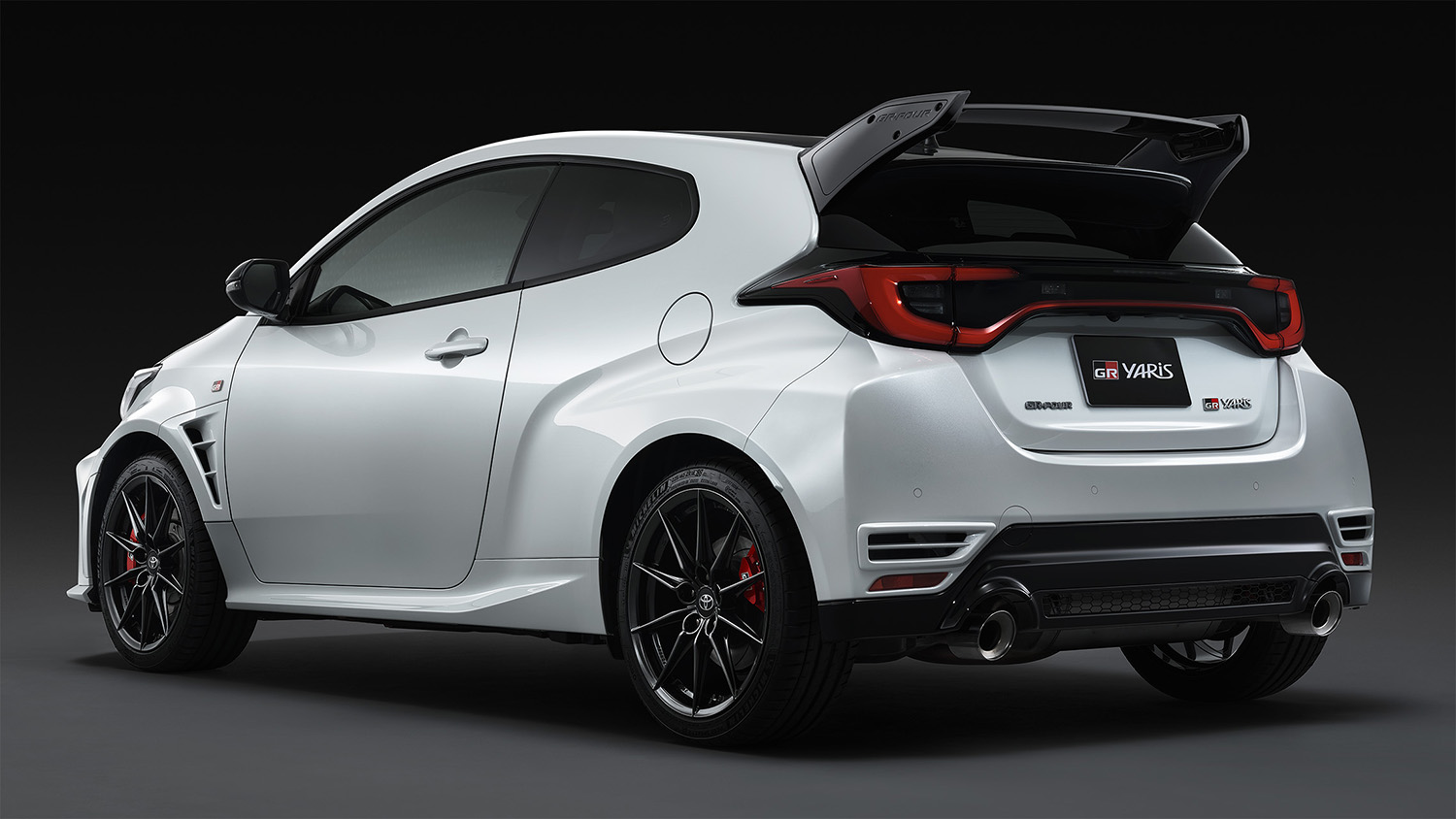「RZ High performance」+「Aero performance package」のリアスタイリング