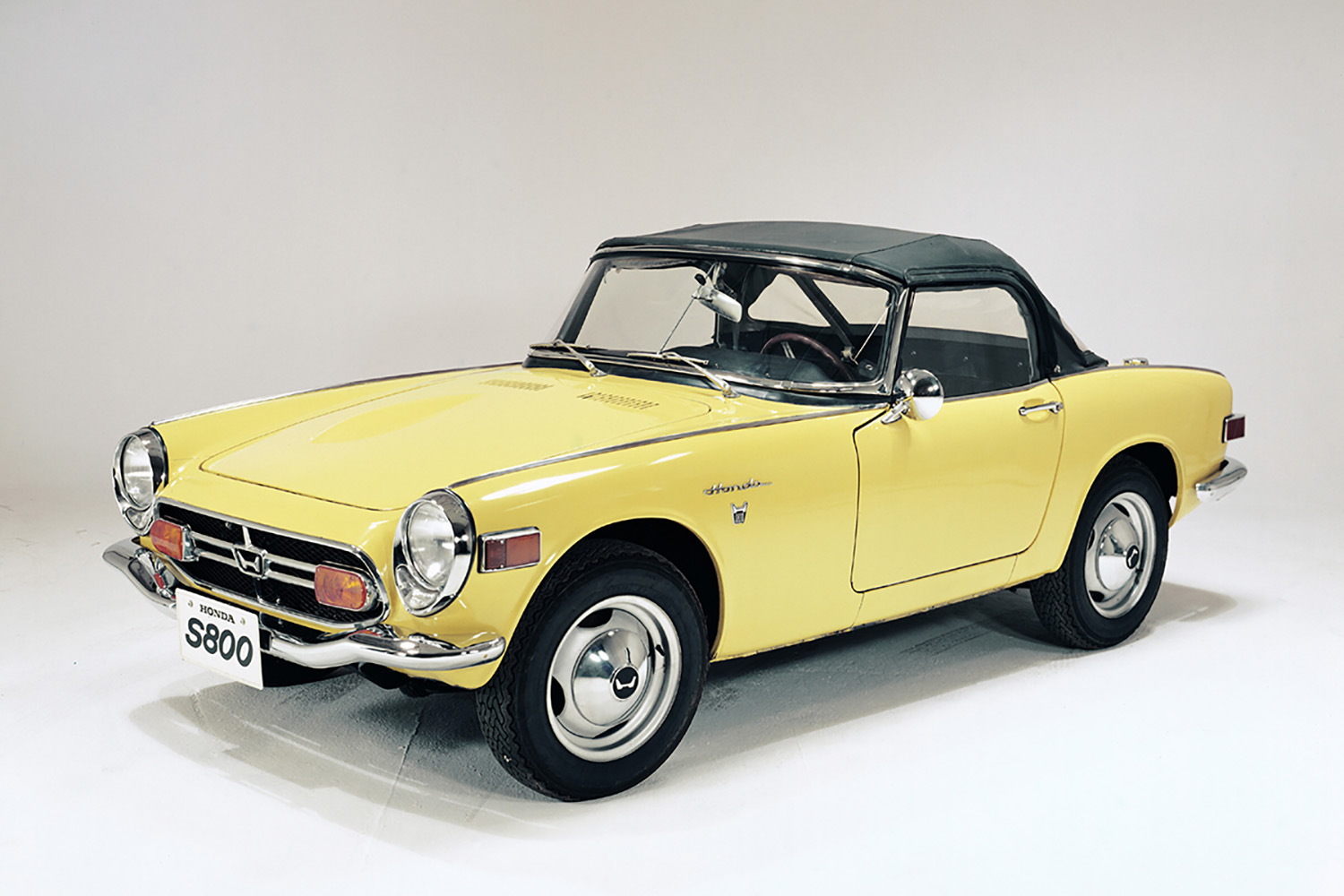 ホンダS800のフロントスタイリング