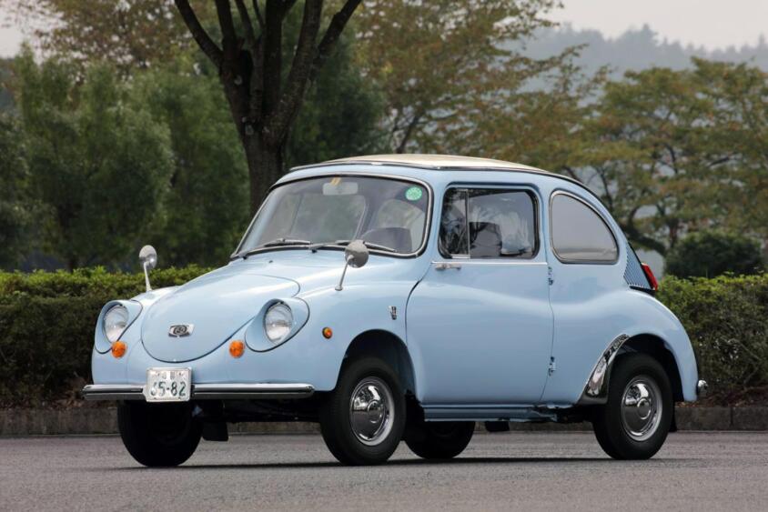 70年近く前の軽がアルミフードにFRPのルーフのモノコック構造ってマジか！　スバル360があまりに偉大すぎて街で見かけたら敬礼必至!!