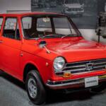 【画像】70年近く前の軽がアルミフードにFRPのルーフのモノコック構造ってマジか！　スバル360があまりに偉大すぎて街で見かけたら敬礼必至!! 〜 画像10