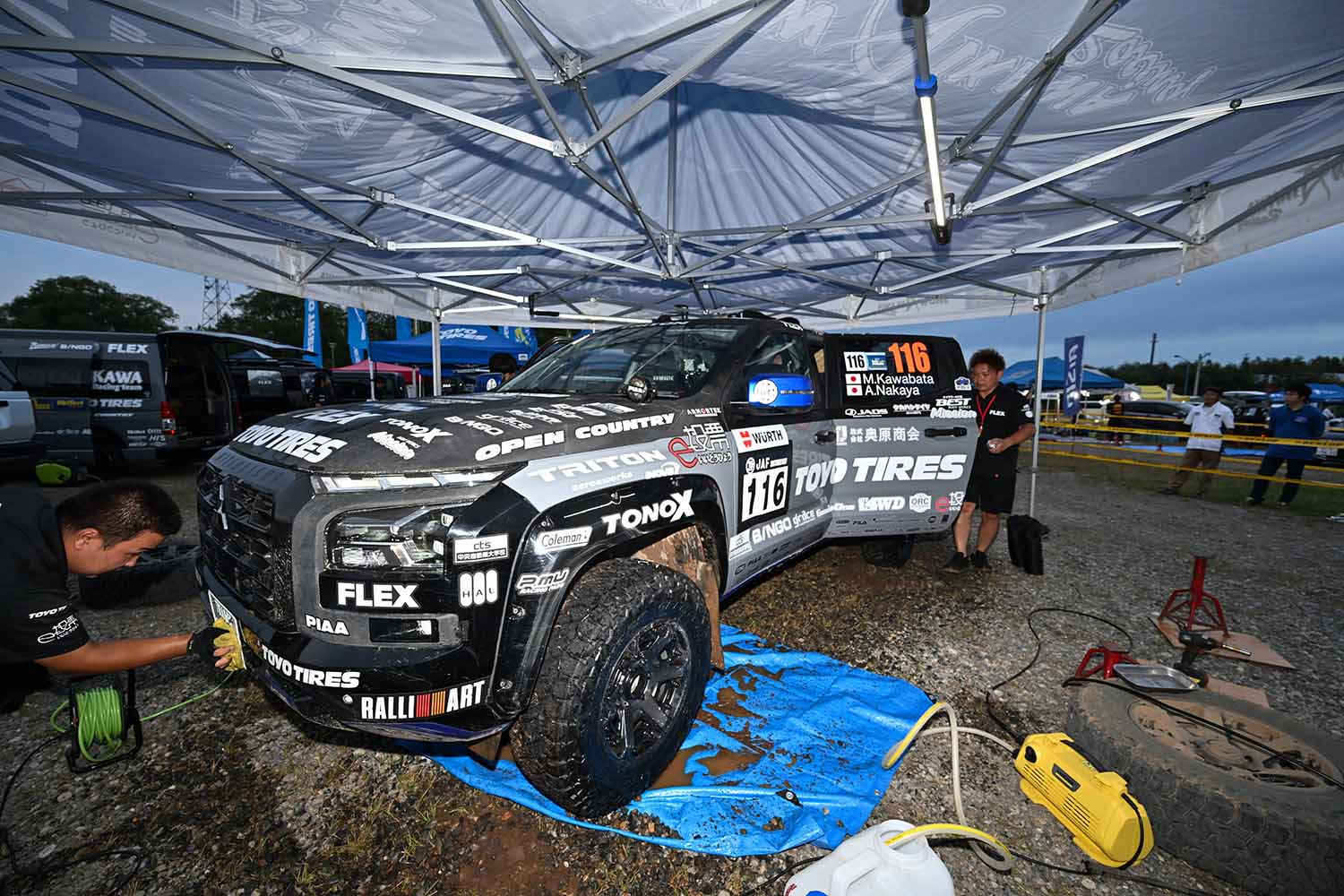 116号車「FLEX翔TOYOTIRESトライトン」