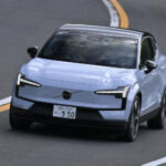 【画像】【試乗】踏めば狼・緩めれば羊！　ボルボ史上最高加速を誇る「EX30 ウルトラ・ツイン」はバカッ速だけどジェントルな二面性を楽しめるコンパクトEV 〜 画像1