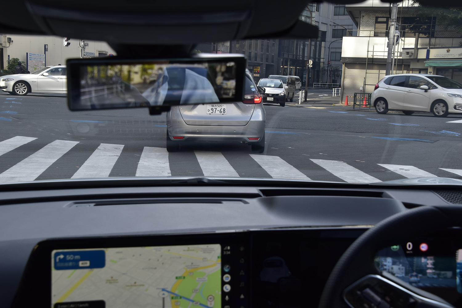 横断歩道を避けて停止する 〜 画像31