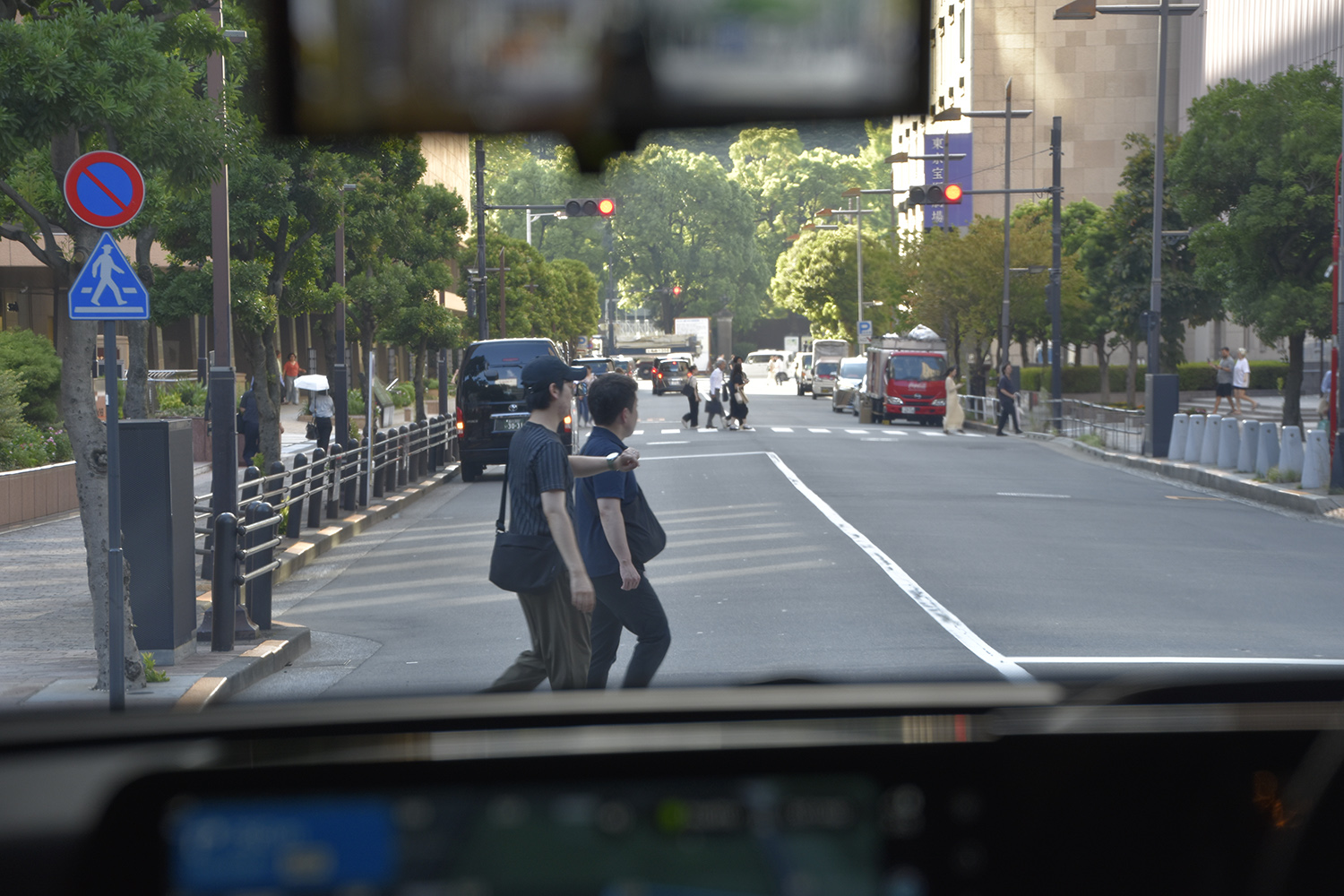 歩行者を検知すると手前で待機する 〜 画像41