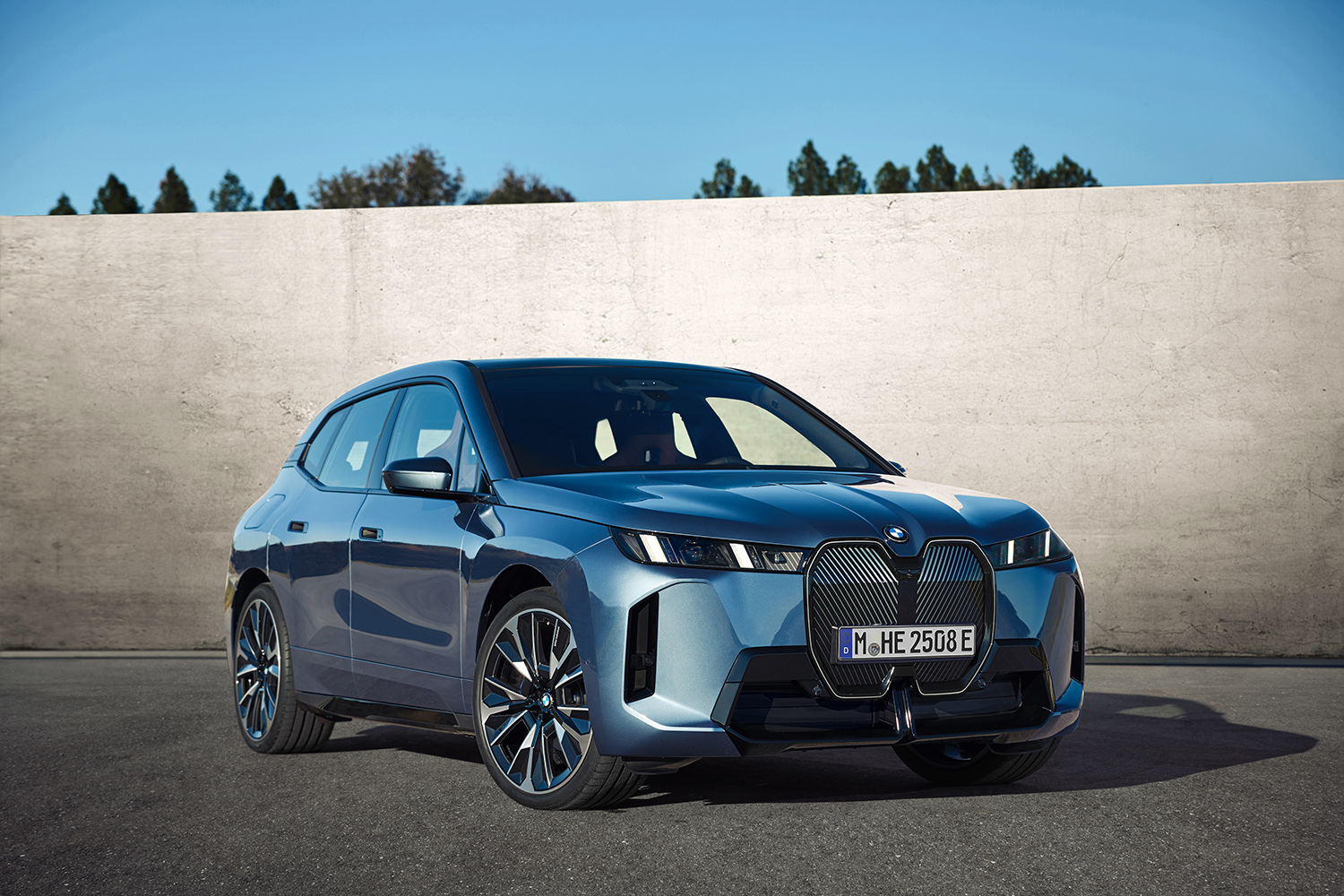 「BMW iX xDrive60」のフロントスタイリング