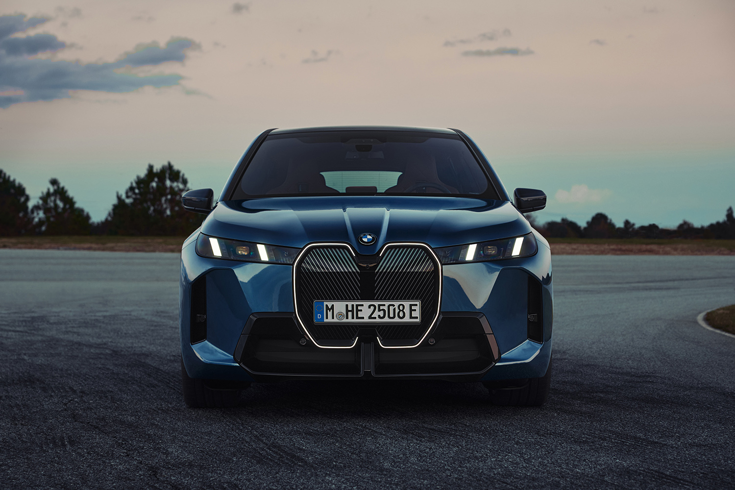 BMW「iX」が一部改良を実施して新グレード追加 〜 画像3