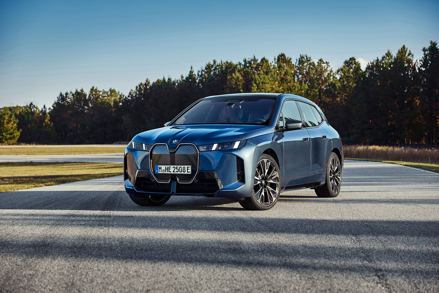 BMW「iX」が一部改良を実施して新グレード追加 〜 画像8
