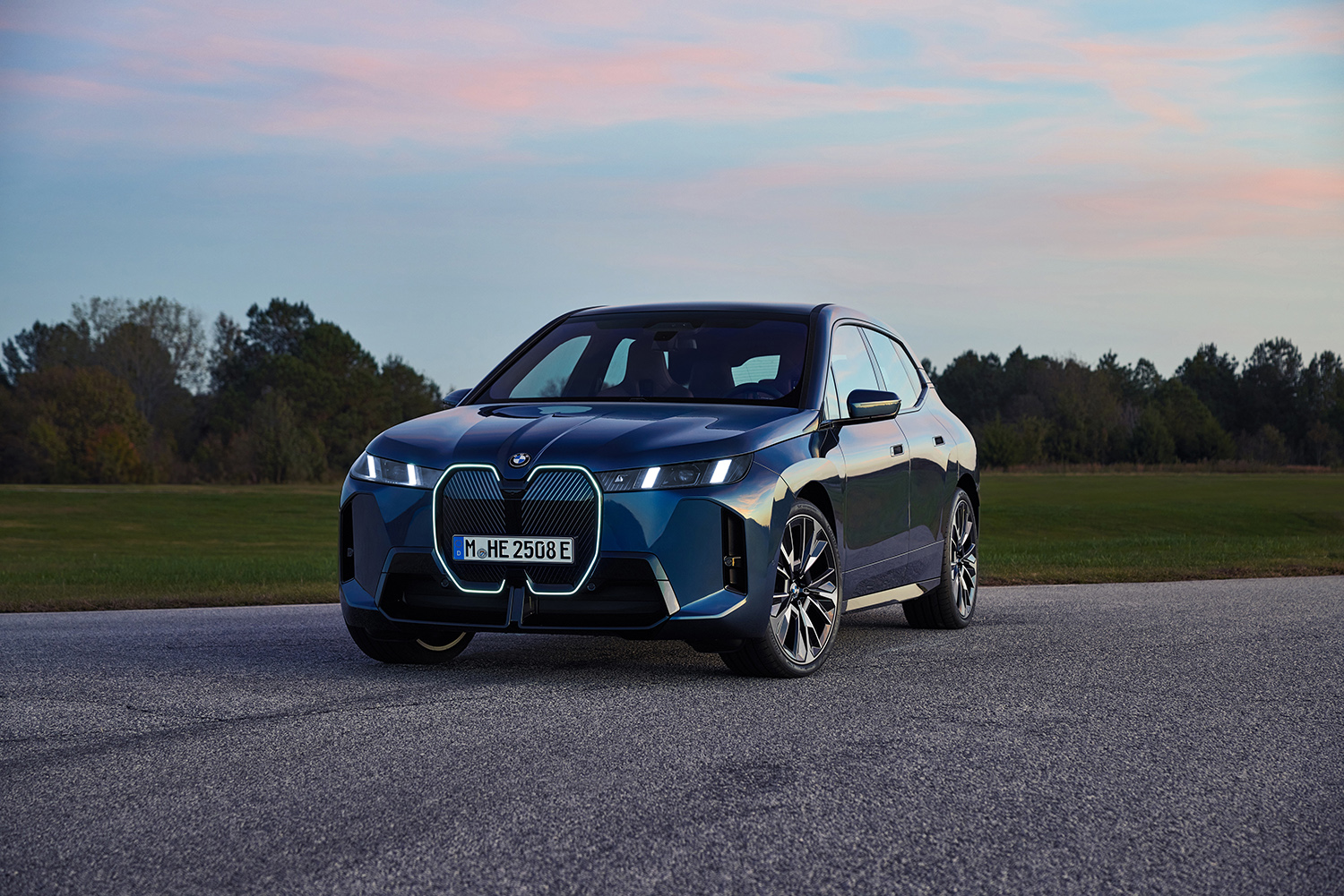 BMW「iX」が一部改良を実施して新グレード追加 〜 画像11