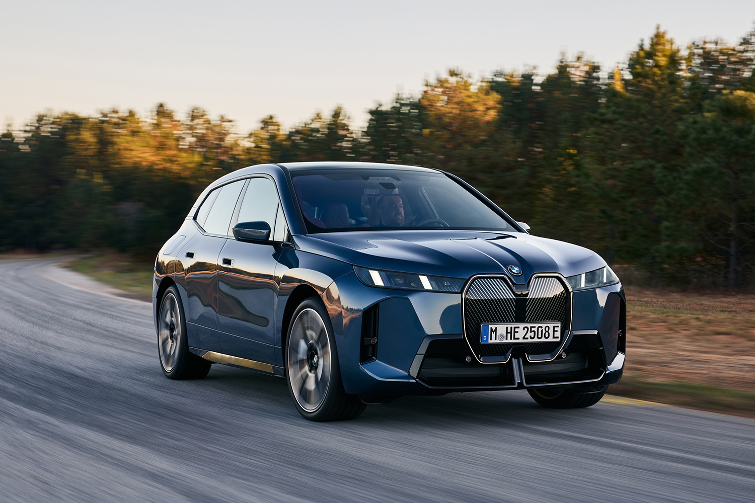BMW「iX」が一部改良を実施して新グレード追加 〜 画像14