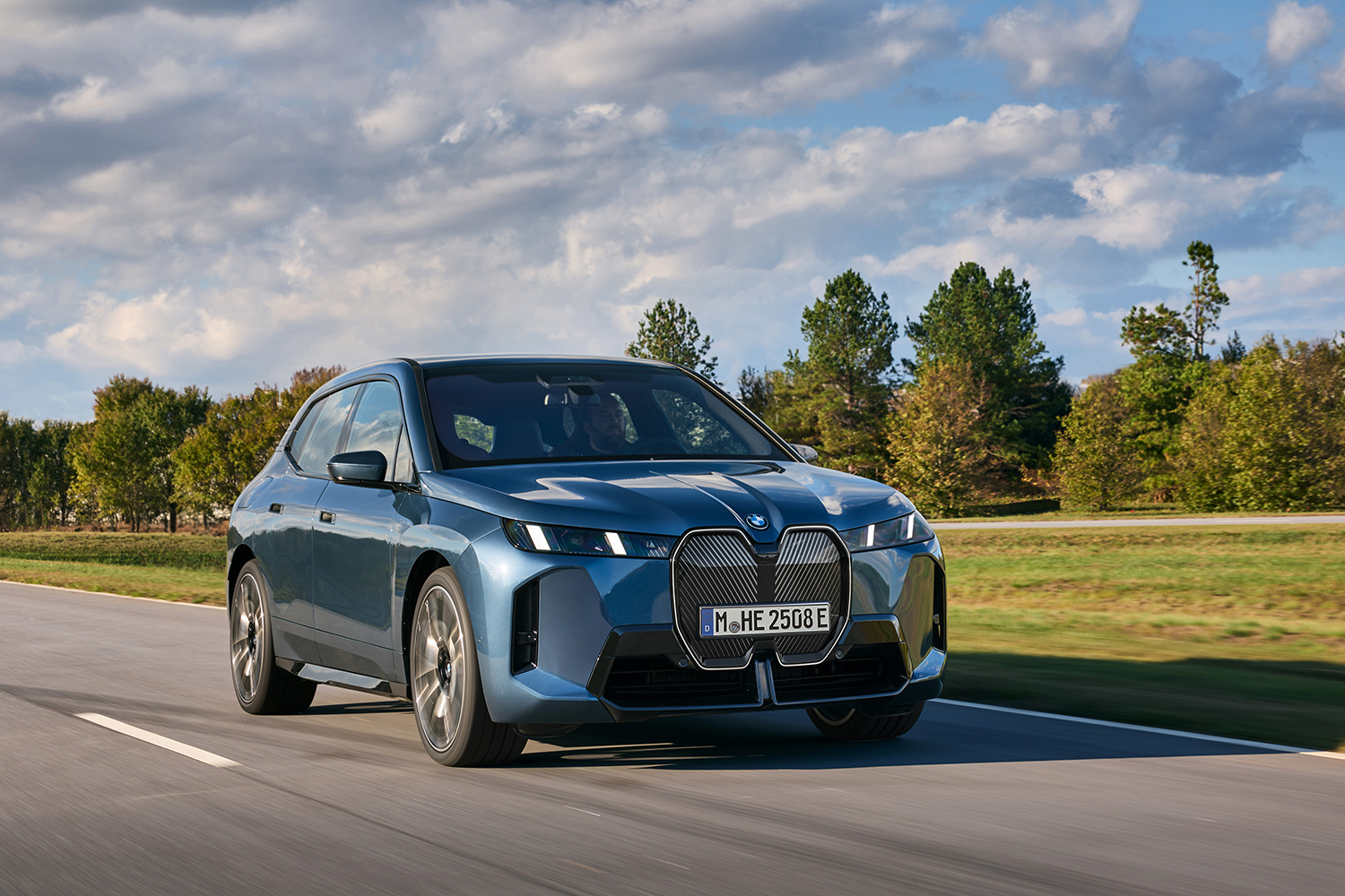 BMW「iX」が一部改良を実施して新グレード追加 〜 画像16