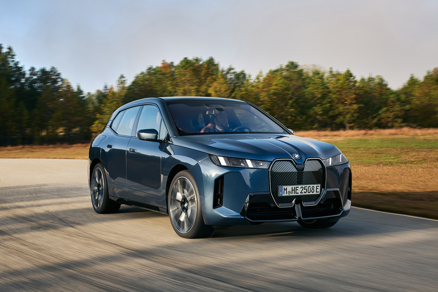 BMW「iX」が一部改良を実施して新グレード追加 〜 画像18