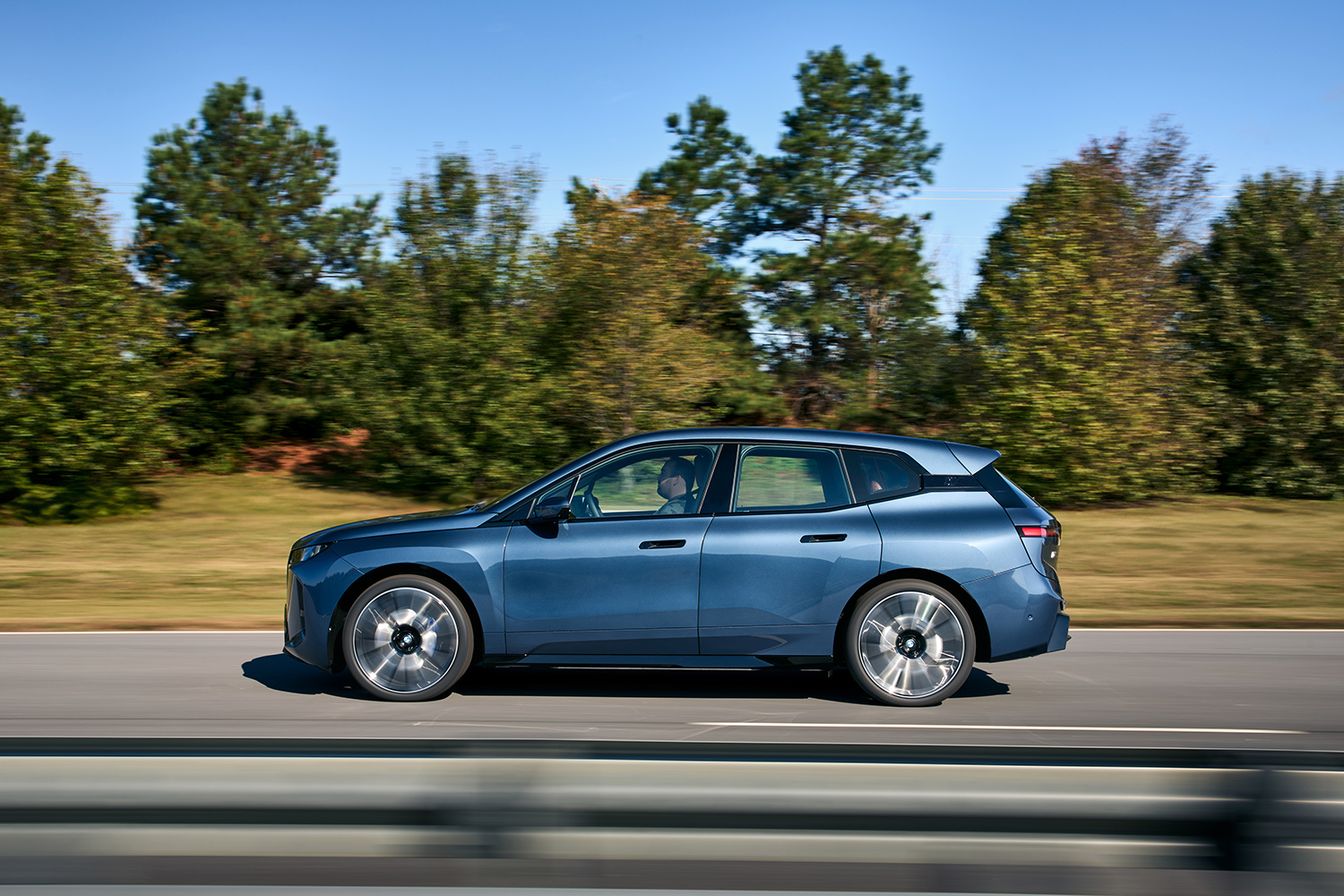 BMW「iX」が一部改良を実施して新グレード追加 〜 画像20