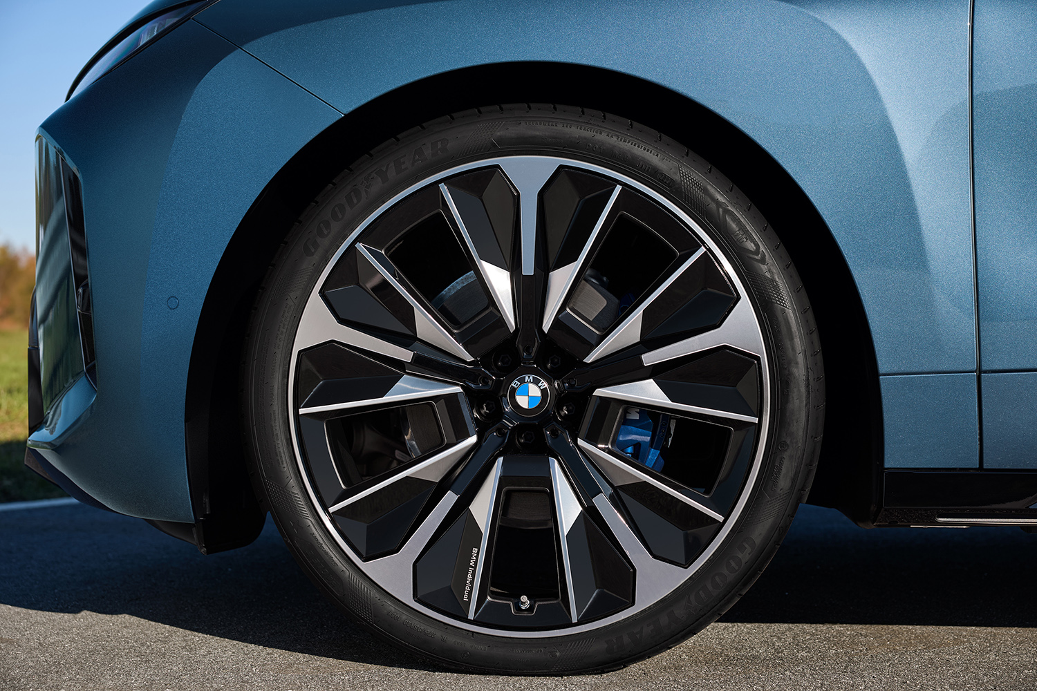 BMW「iX」が一部改良を実施して新グレード追加 〜 画像23
