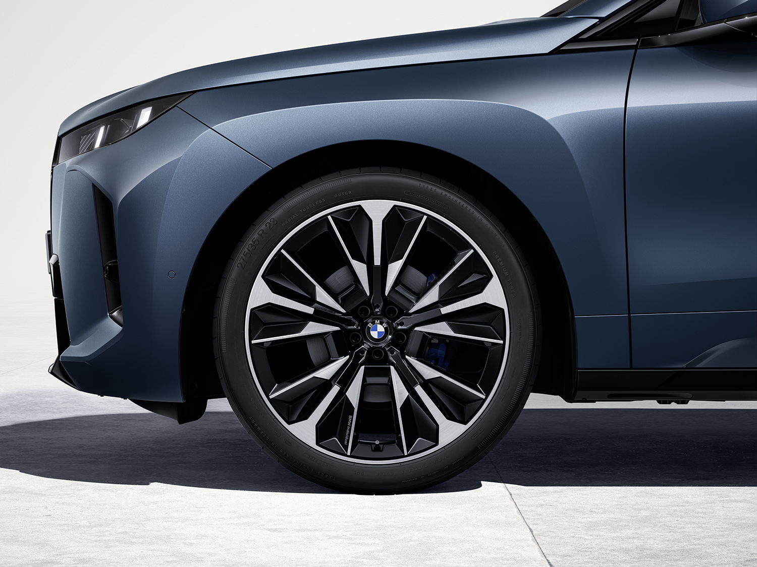 BMW「iX」が一部改良を実施して新グレード追加 〜 画像30