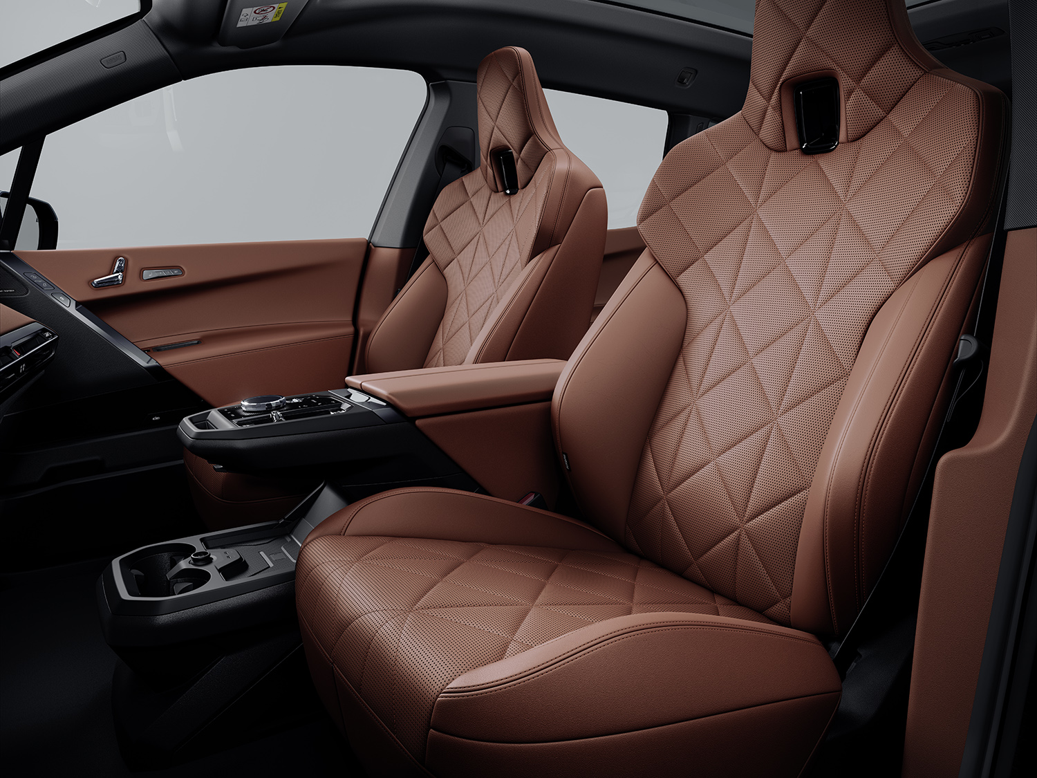 BMW「iX」が一部改良を実施して新グレード追加 〜 画像39