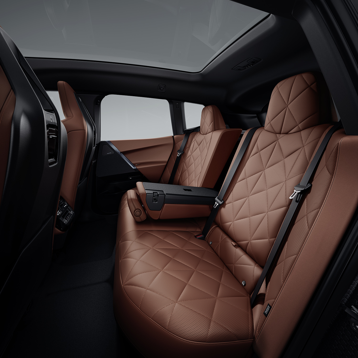 BMW「iX」が一部改良を実施して新グレード追加 〜 画像43
