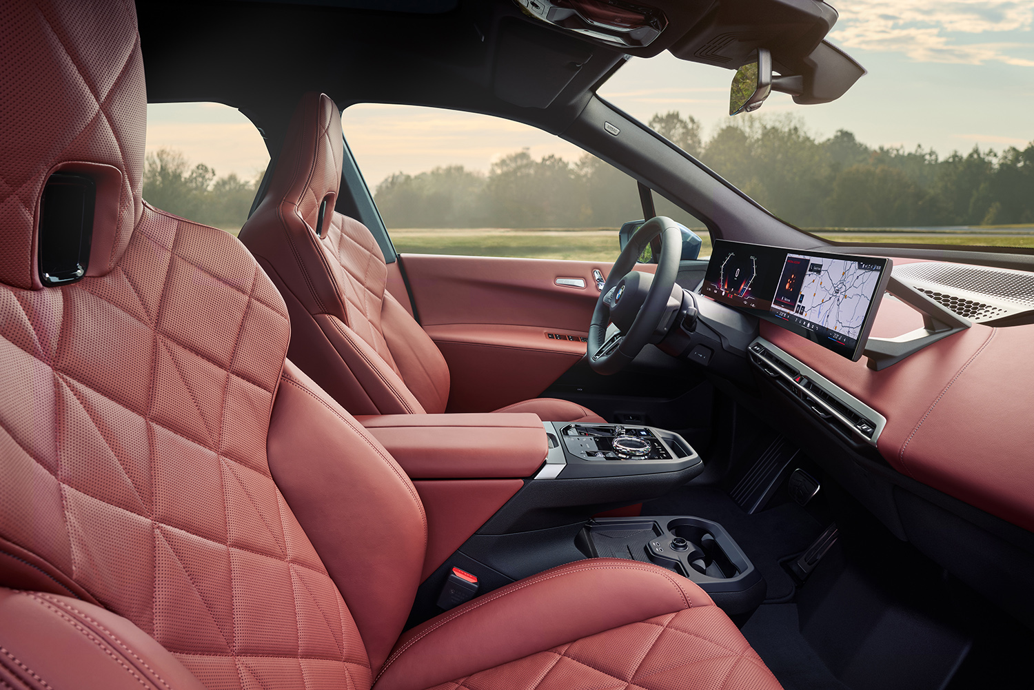BMW「iX」が一部改良を実施して新グレード追加 〜 画像46