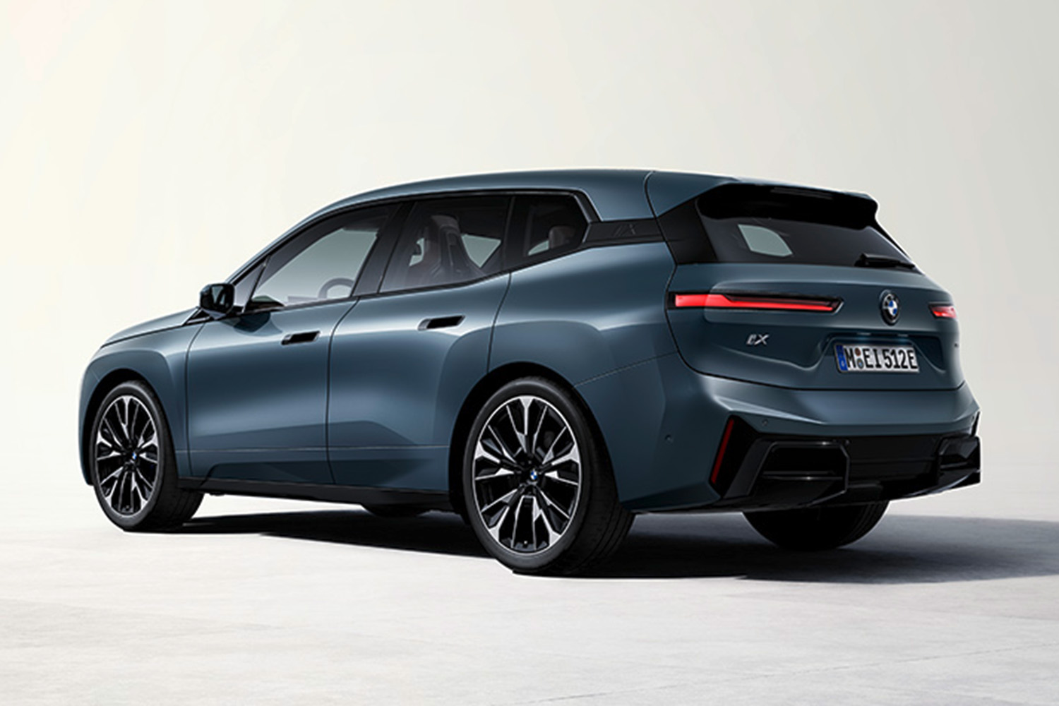 BMW「iX」が一部改良を実施して新グレード追加 〜 画像25