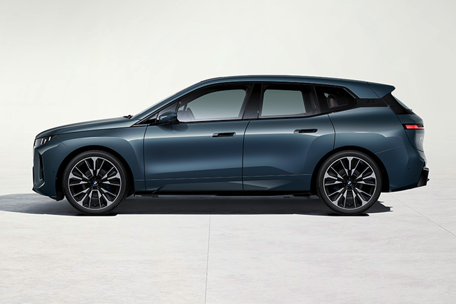 BMW「iX」が一部改良を実施して新グレード追加 〜 画像27