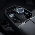 【画像】国内BMW最強トルクの「Mパフォーマンス」かそれとも一充電走行距離最長の「Mスポーツ」か！　「iX」が一部改良を実施して新グレード追加 〜 画像59