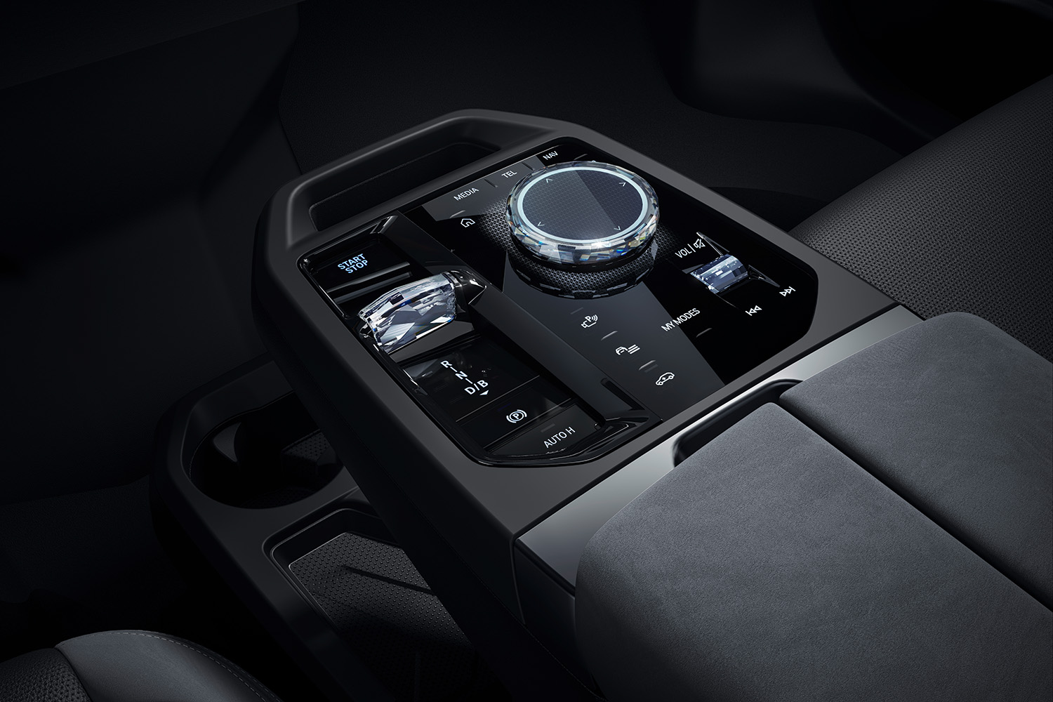 BMW「iX」が一部改良を実施して新グレード追加 〜 画像59