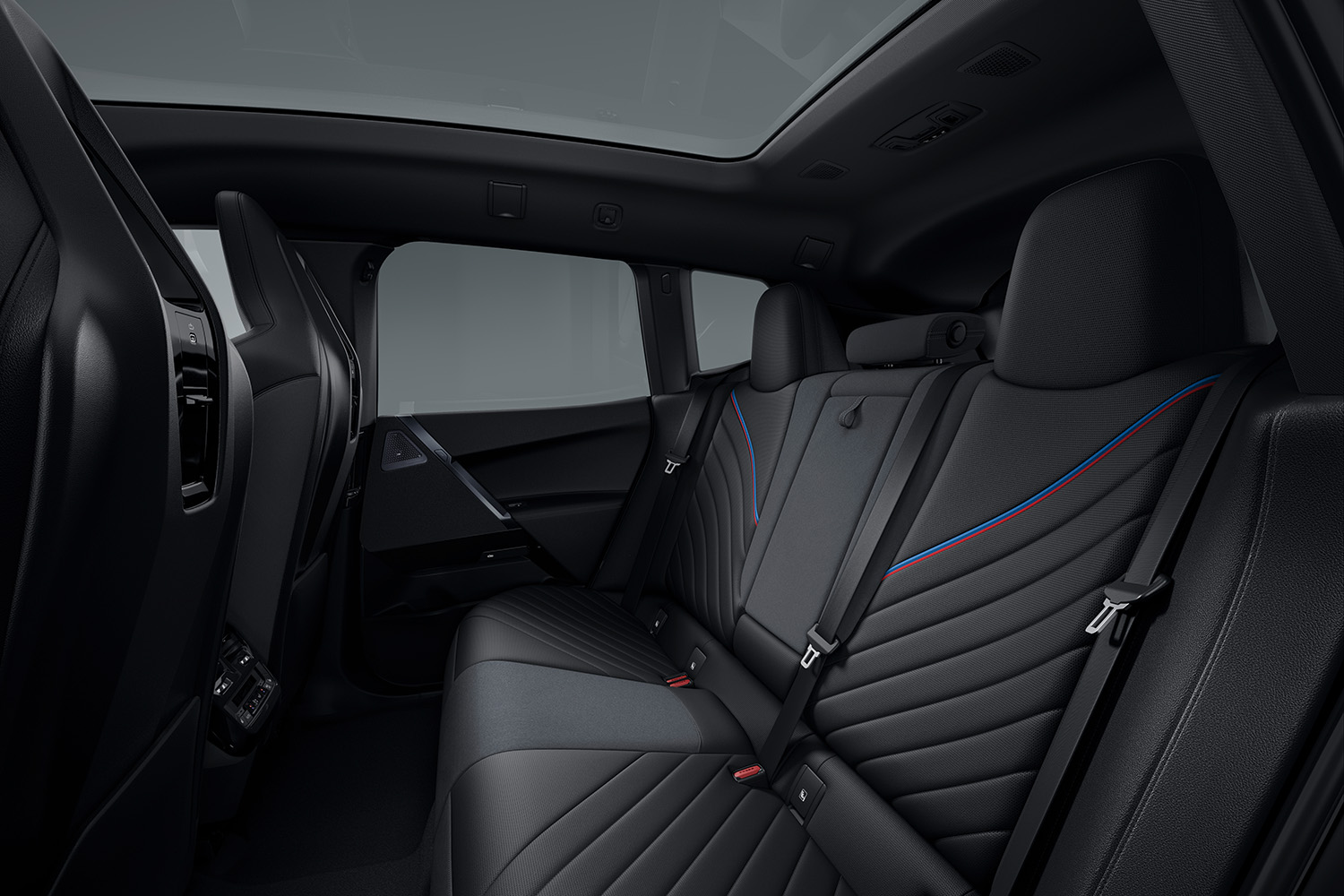 「BMW iX M70 xDrive」のインテリア 〜 画像64